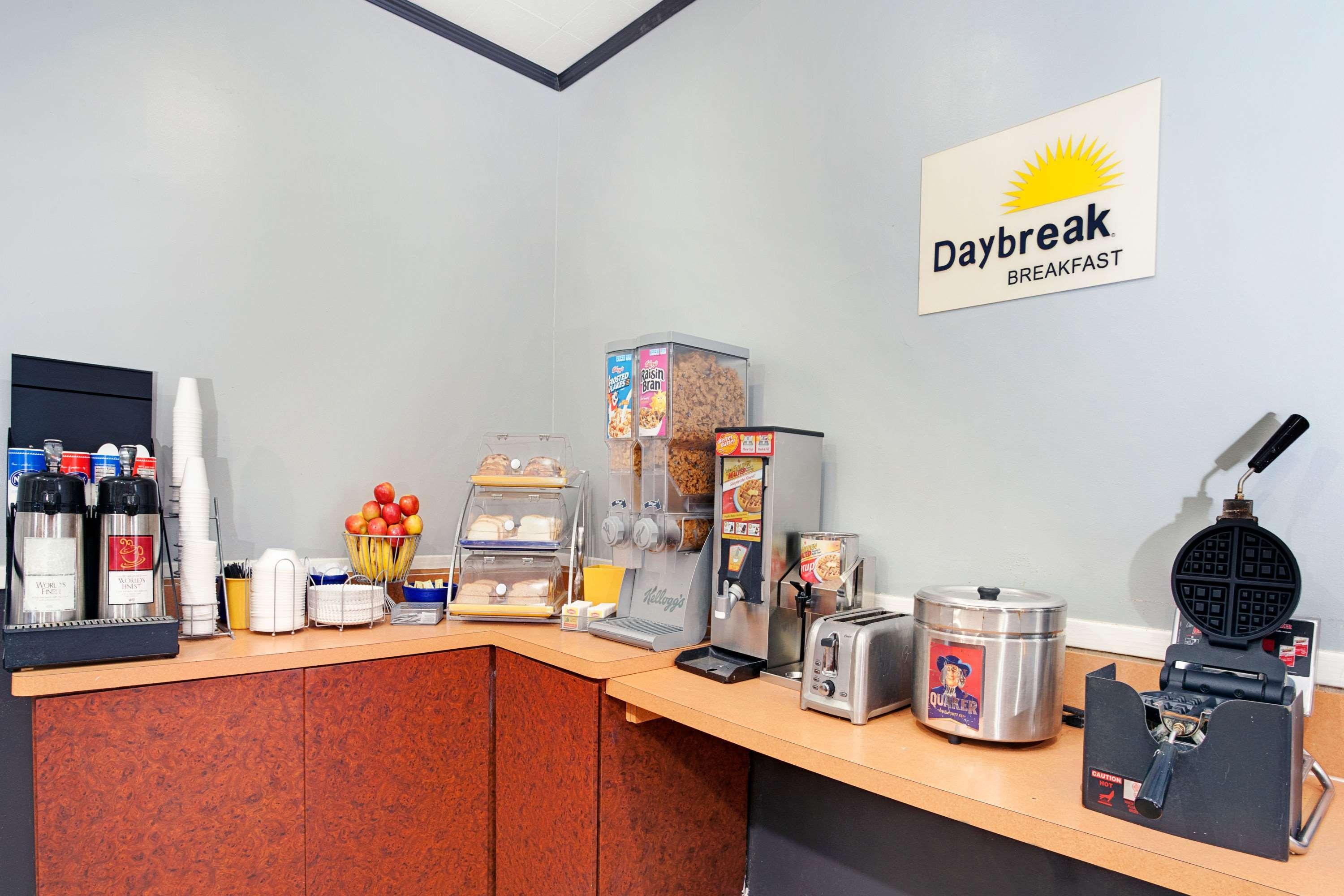 Days Inn By Wyndham Livonia Canton Detroit Eksteriør bilde
