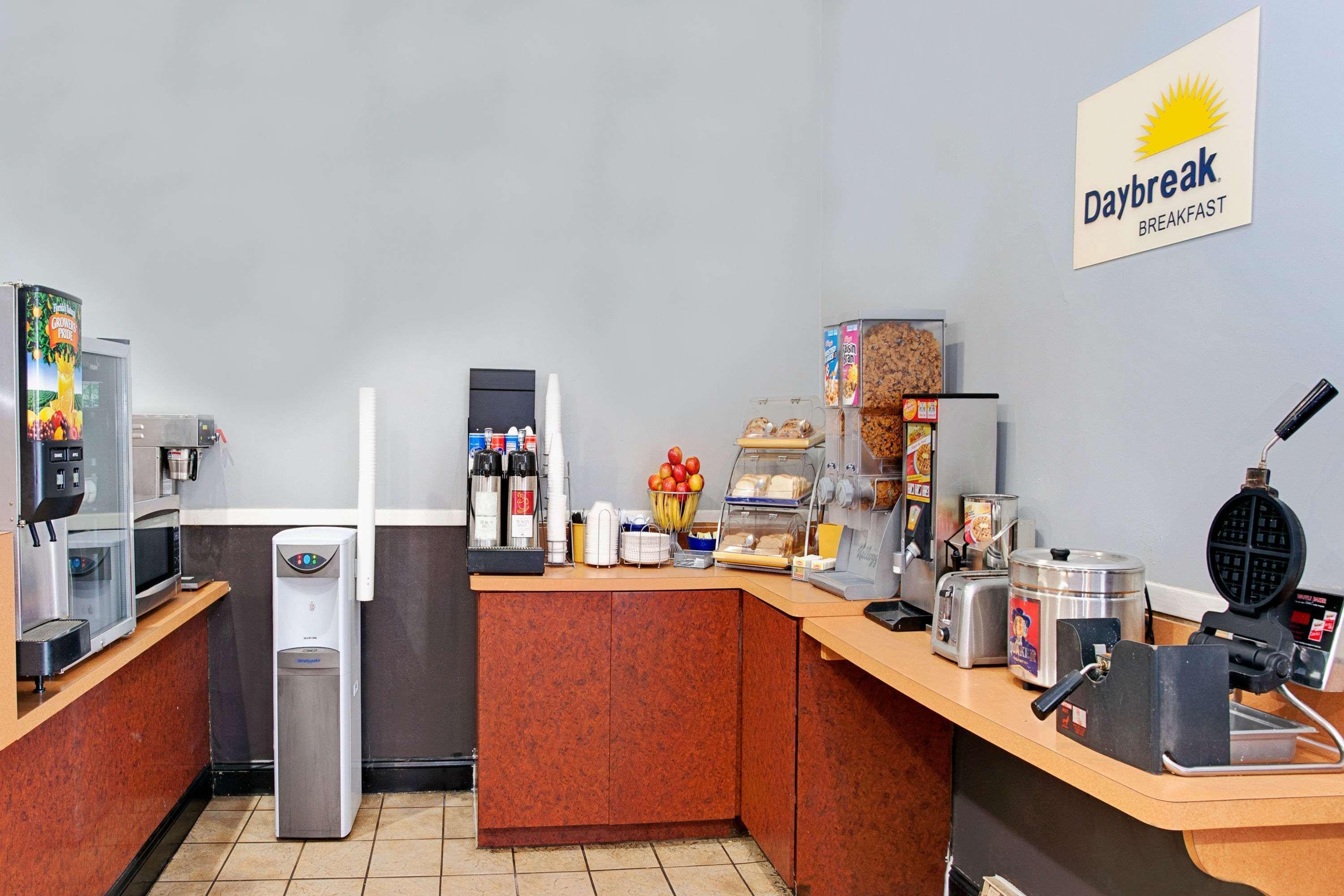 Days Inn By Wyndham Livonia Canton Detroit Eksteriør bilde