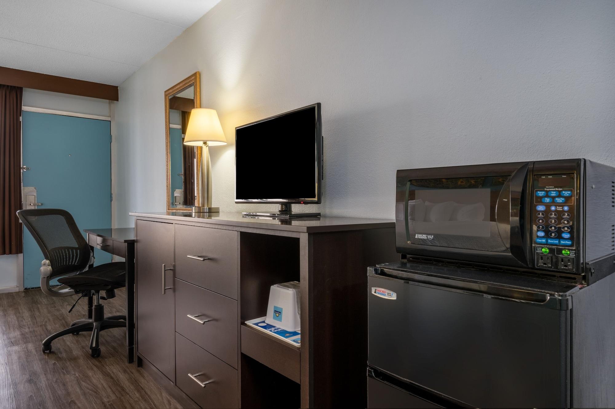 Days Inn By Wyndham Livonia Canton Detroit Eksteriør bilde